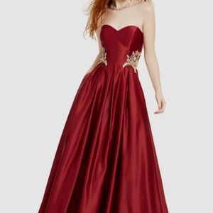 Blondie nites junior's strapless floral appliqué gown In wine size 15